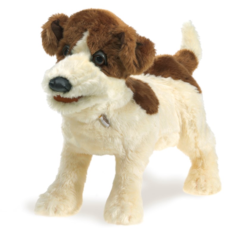 Folkmanis Handpuppe Jack Russell Terrier, stehend, cremefarbenes Fell mit braunen Flecken auf Kopf und Rücken, Schrägansicht