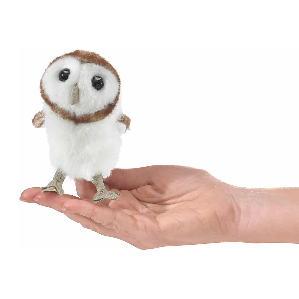 Folkmanis Mini-Fingerpuppe Schleiereule mit weißem Bauch und braunem Rücken, auf einer flachen Hand balancierend