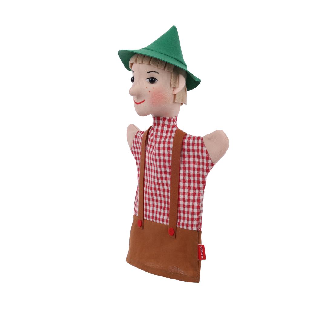 Kasperlepuppe Seppel von munabo, seitlich gedreht mit Hosenträgern über dem karierten Hemd.