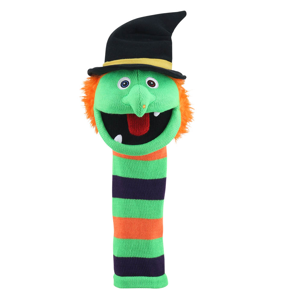Monster Sockenhandpuppe Hexe Wilma von der Puppet Company, grüne Strickfigur mit schwarzem Spitzhut, orangefarbenem Fransenhaar, Hakennase und grün-orange-schwarz geringeltem Körper