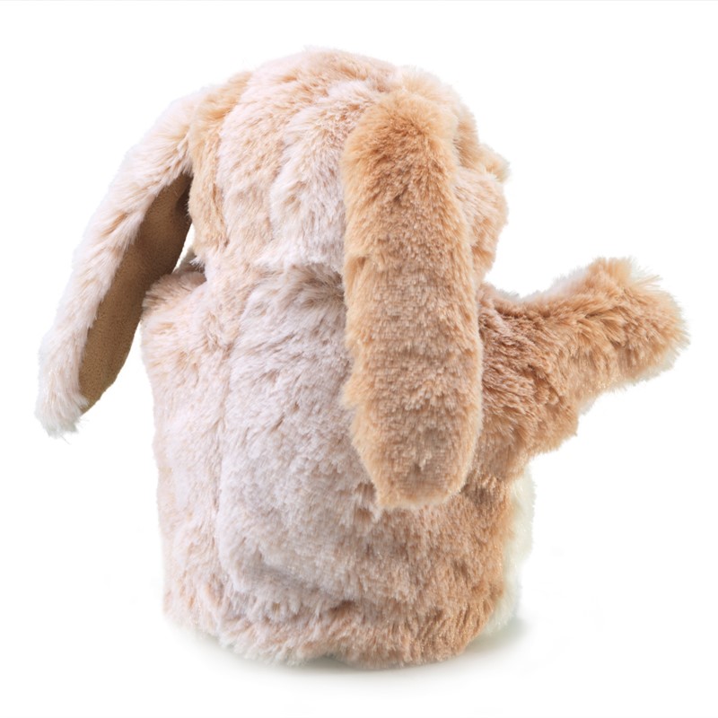 Folkmanis Handpuppe kleines Widderkaninchen von hinten, beige-cremefarbenes Plüschfell, langes herabhängendes Ohr und beweglicher Arm sichtbar.