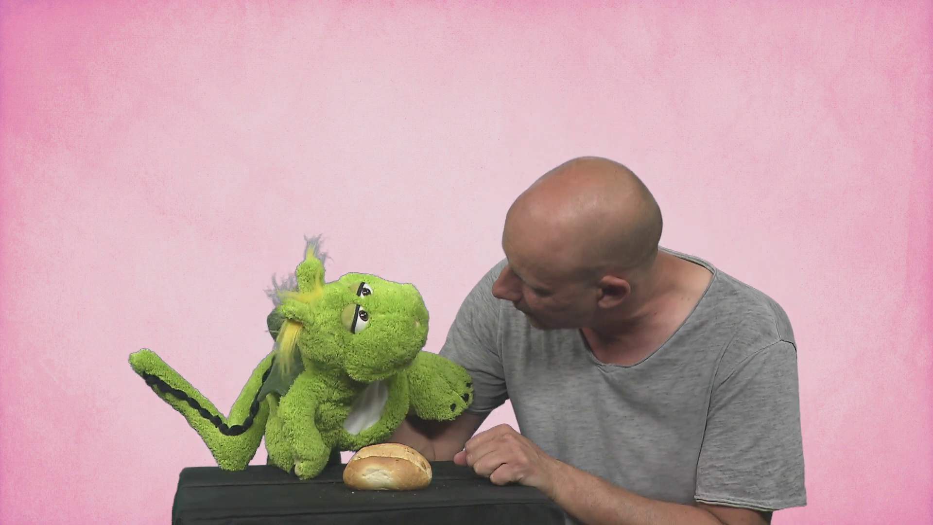 Living Puppets hand puppet Filippo the dragon Demo