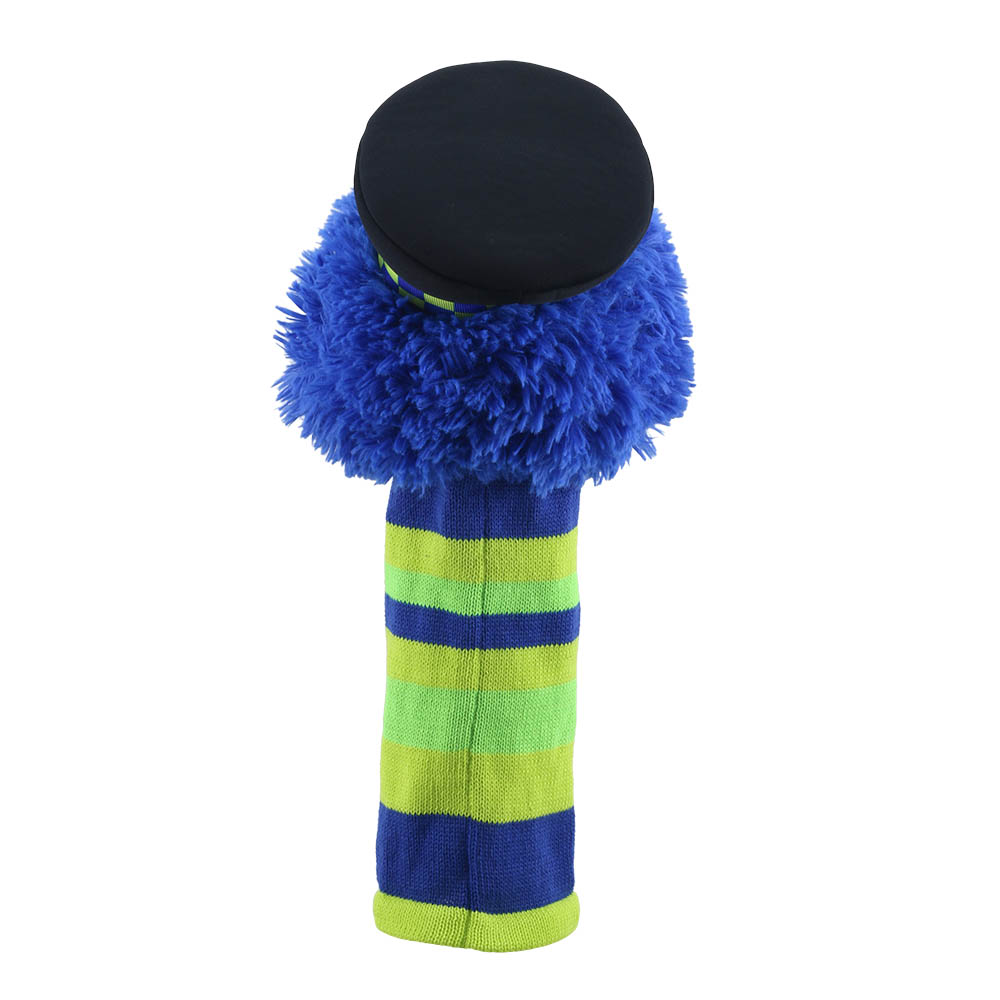 Monster Sockenhandpuppe Bobby von der Puppet Company von hinten, Hinterkopf mit schwarzer Polizeimütze, blauem Fransenkranz und blau-grün geringeltem Strickkörper