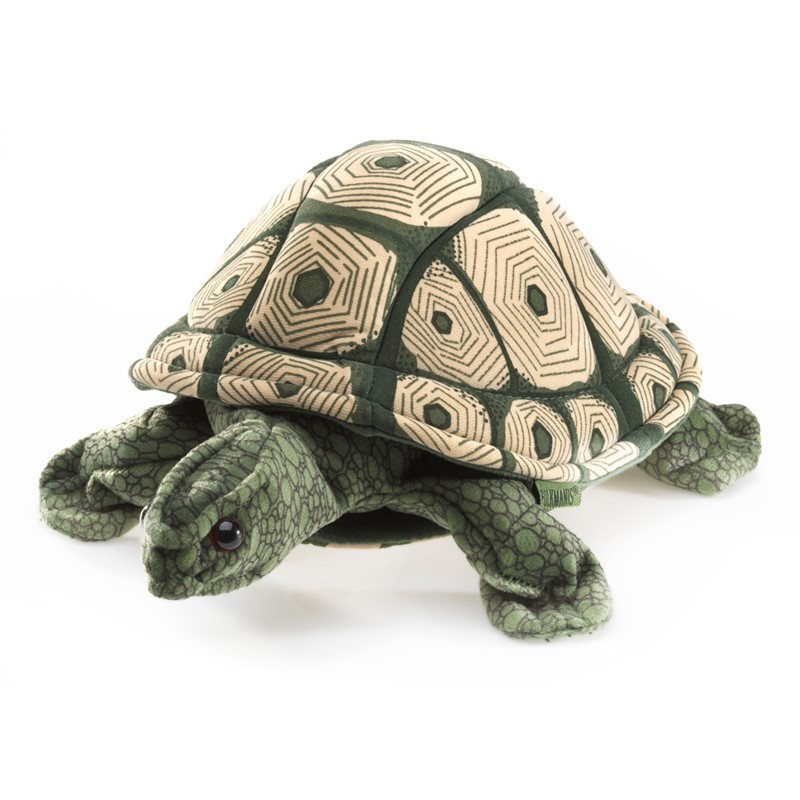 Folkmanis Handpuppe Landschildkröte aus grünem Strukturplüsch mit detailliert gemustertem Panzer, Schrägansicht