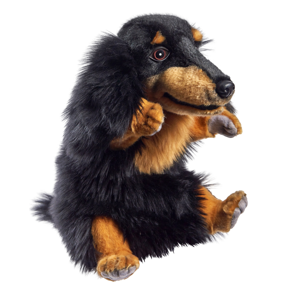 Zwergdackel Handpuppe von Hansa Creation mit langhaarigem schwarz-braunem Fell, sitzend