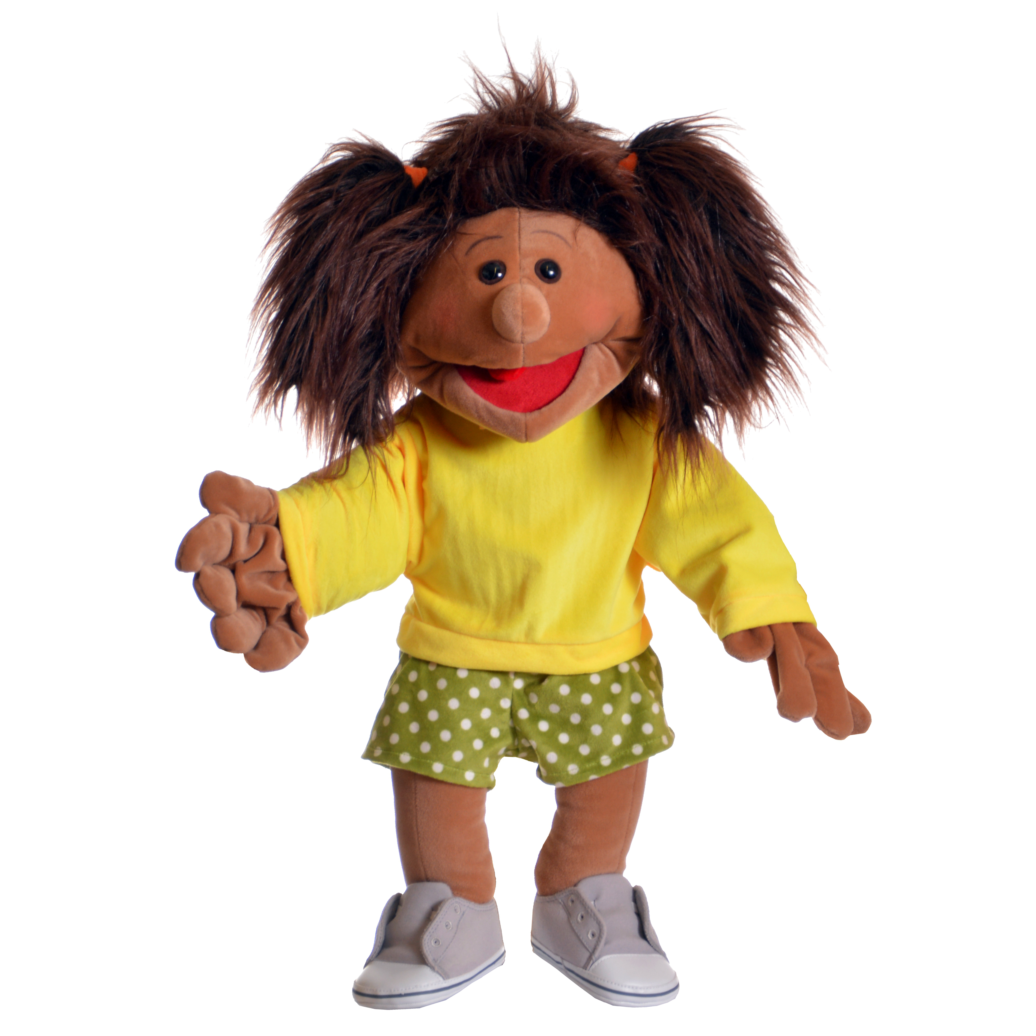 Living Puppets Handpuppe Lorie mit großen dunkelbraunen Haarbüscheln, gelbem Shirt, grün gepunkteten Shorts und grauen Schuhen