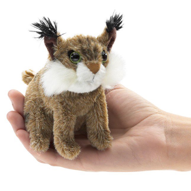 Folkmanis Mini-Fingerpuppe Rotluchs mit geflecktem Fell, schwarzen Pinselohren und weißem Backenbart, auf einer Handfläche