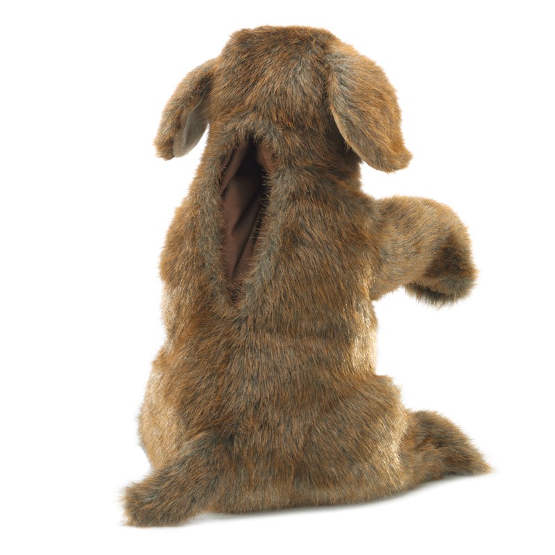 Rückansicht der Folkmanis Handpuppe sitzender Hund in braunem Fell mit Handöffnung und Schlappohren