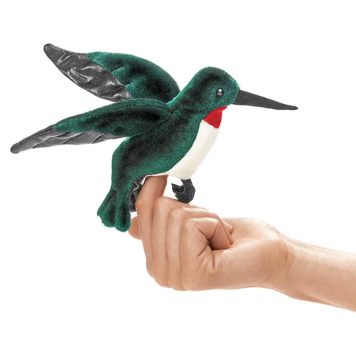 Folkmanis Fingerpuppe mini Kolibri in Grün mit roter Kehle und schwarzen Flügeln, auf einen Zeigefinger gesteckt, Seitenansicht