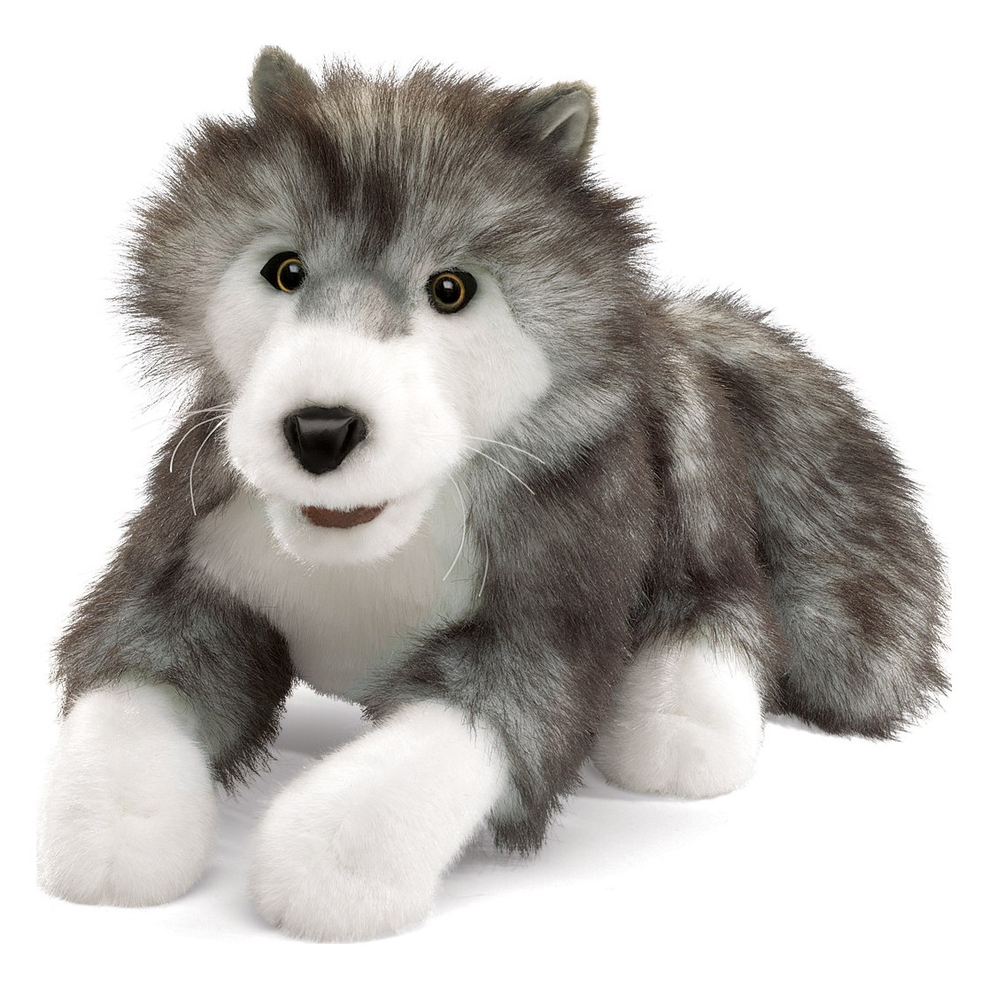 Folkmanis Handpuppe Timberwolf liegend, grau-weißes Plüschfell, bernsteinfarbene Augen, leicht geöffnetes Maul