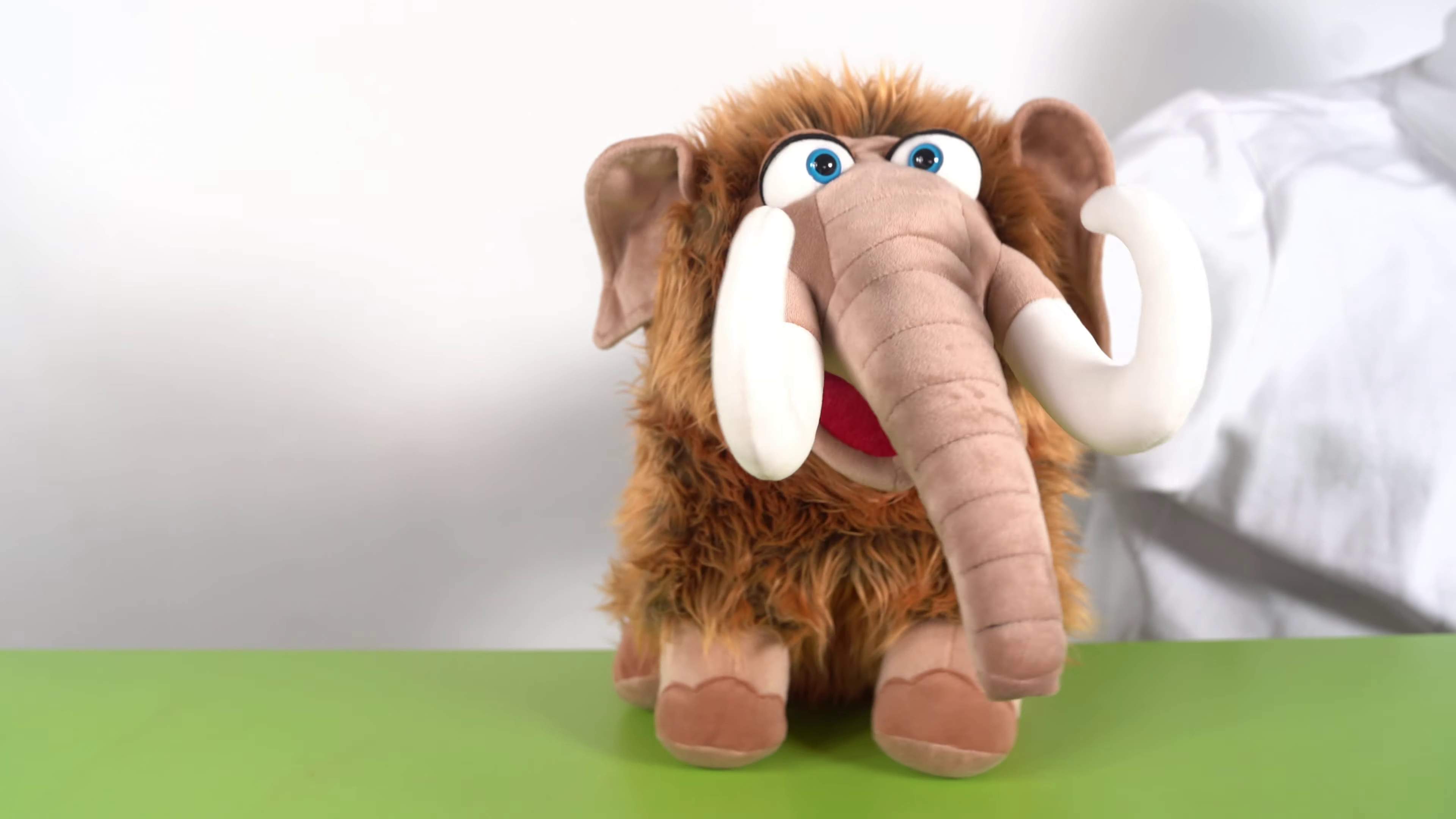 Living Puppets Handpuppe Fletcher das Mammut Demo