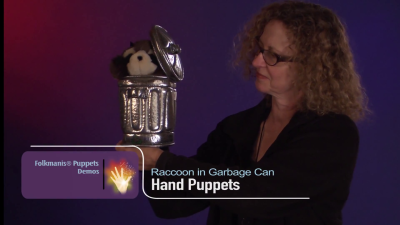 Folkmanis Handpuppe Waschbär in der Mülltonne Demo
