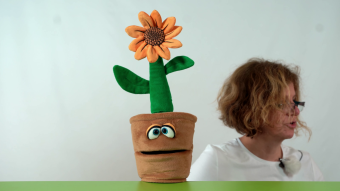 Living Puppets Handpuppe Blumentopf Volker Demo