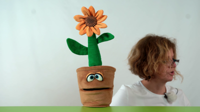 Living Puppets Handpuppe Blumentopf Volker Demo