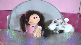 Living Puppets hand puppet Elke the unicorn Demo 2