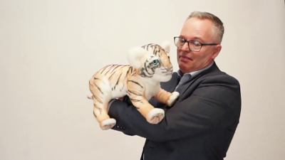 Folkmanis Handpuppe Baby Tiger Demo