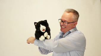 Folkmanis Handpuppe Tuxedo Kätzchen Demo