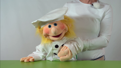 Living Puppets Koch Kleidungsset 2-teilig (für Handpuppen 65 cm) Demo