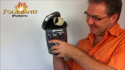 Folkmanis Handpuppe Waschbär in der Mülltonne Demo 2